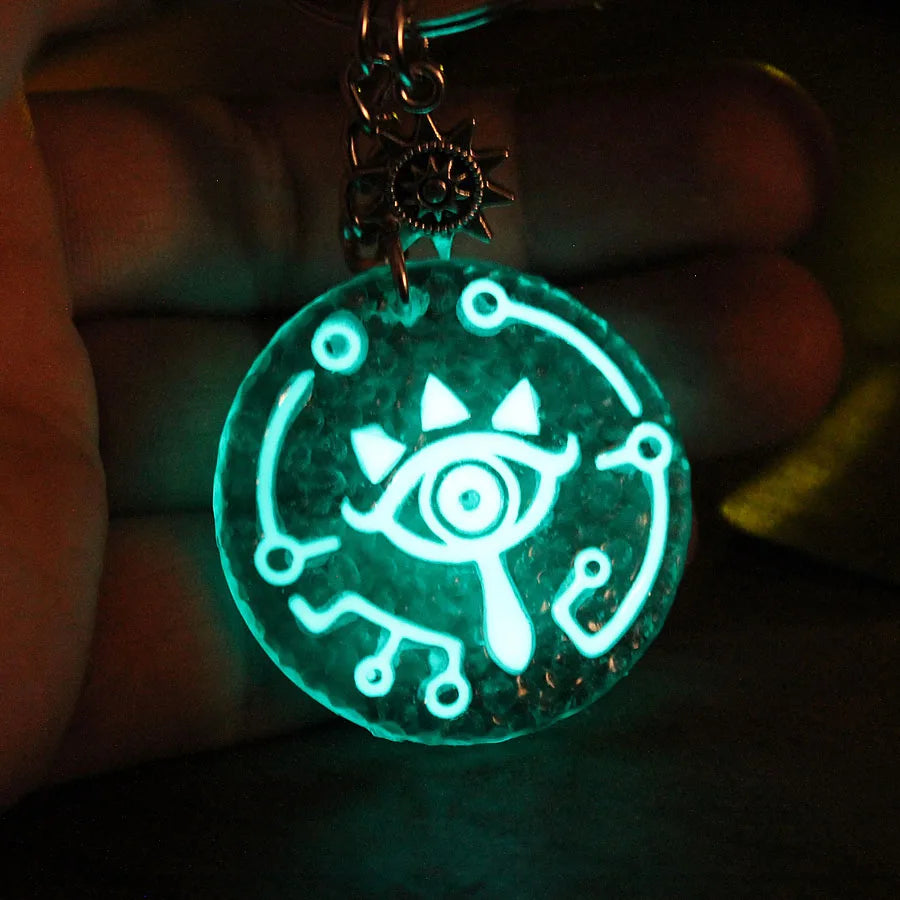 Sheikah Eye Pendant Keychain – Zelda Glow-in-the-Dark Key Ring Charm