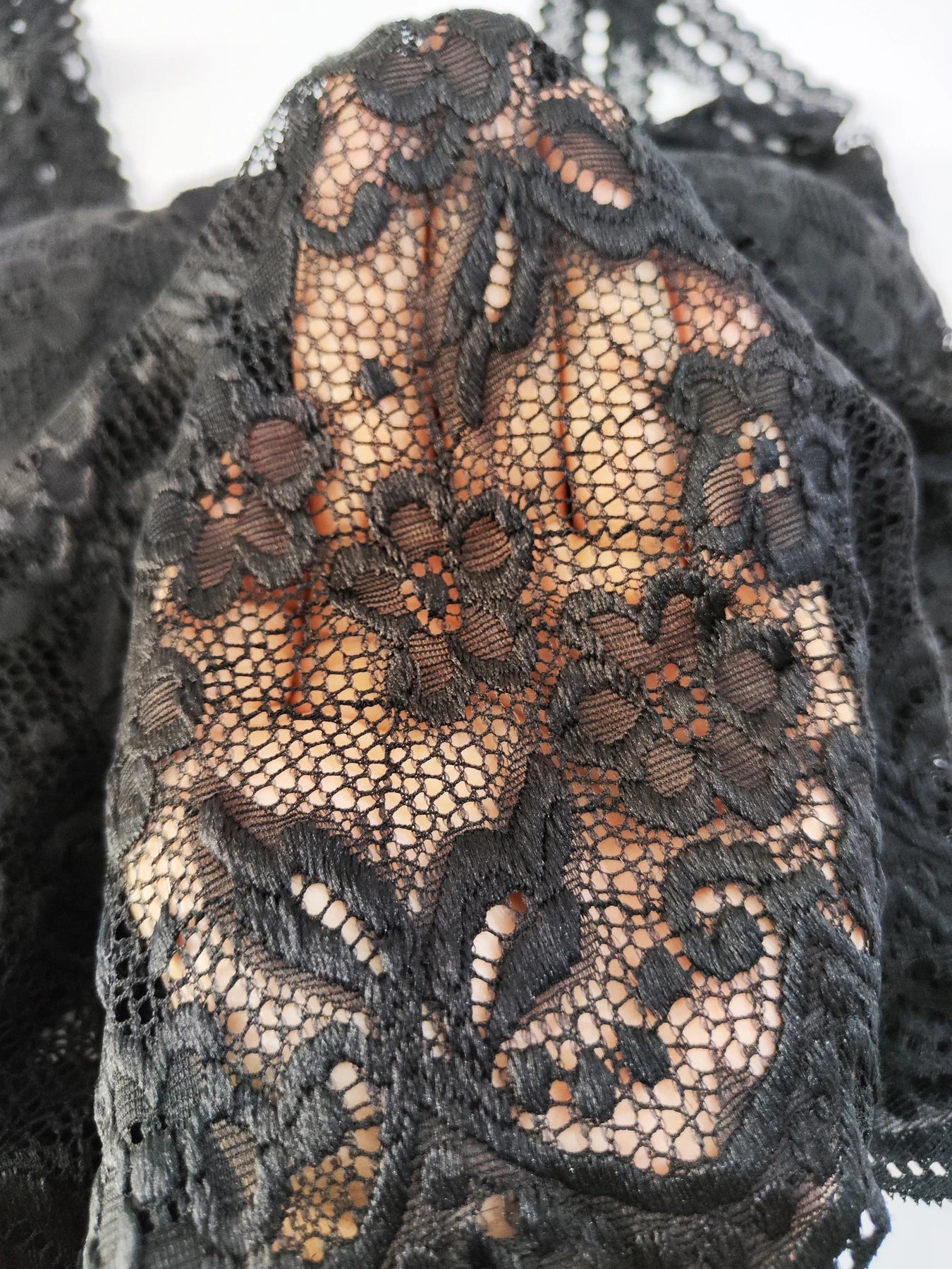 Lace Camisole for Women - Sleeveless Hollow Vest with Removable Breast Pads, Stylish Inner Top