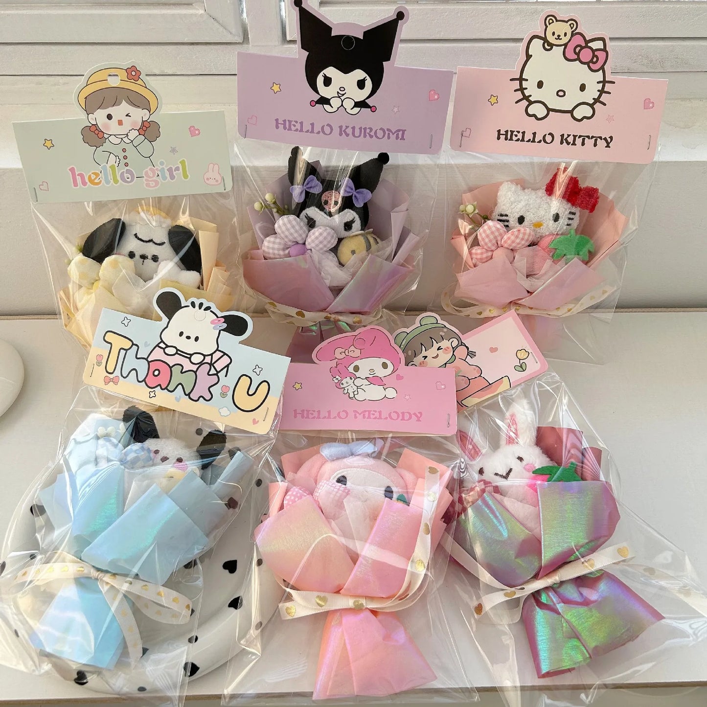 Sanrio Mini Doll Bouquet – Hello Kitty, Kuromi & Melody Plush Dolls Holding Flowers, Kawaii Valentine & Birthday Gift for Friends