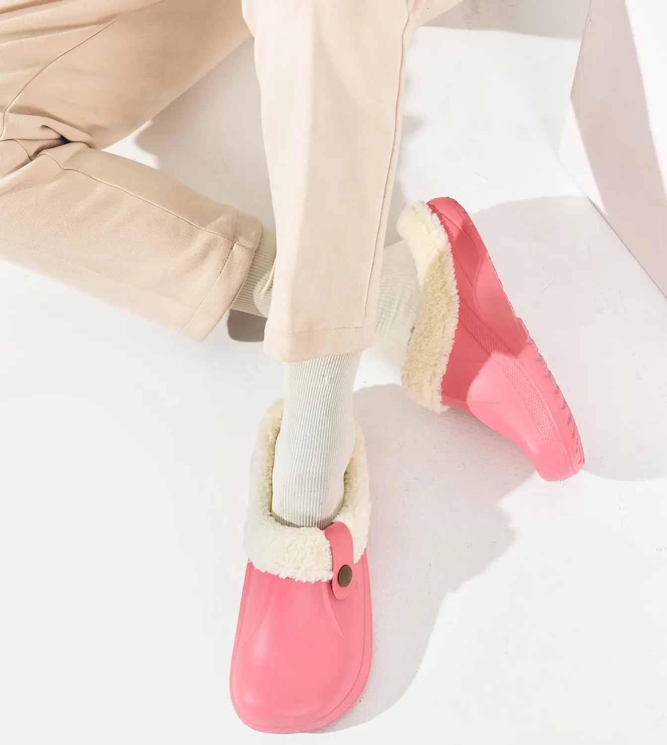 Bebealy Casual Women’s Garden Shoes & Warm Fluffy Men’s Waterproof Winter Slippers – Outdoor Antiskid Classic Leopard Design