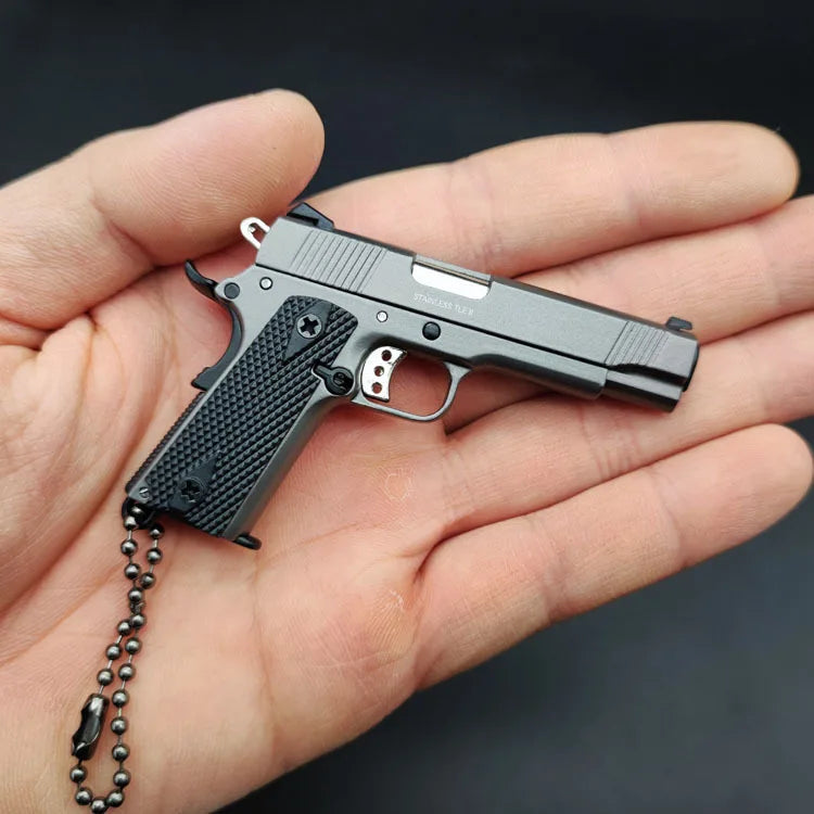 Mini 1:3 Metal Gun Model Keychain – 1911 Toy Pistol, Simulation Game Model for Children, Collectible Gift