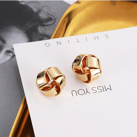Gold Twisted Flower Stud Earrings – Creative Small Metal Jewelry for Women