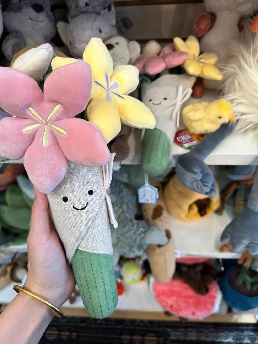 Holding Flowers Plush Toy – Eternal Flower Bouquet Gift for Proposal, Graduation, Valentine's & Birthday