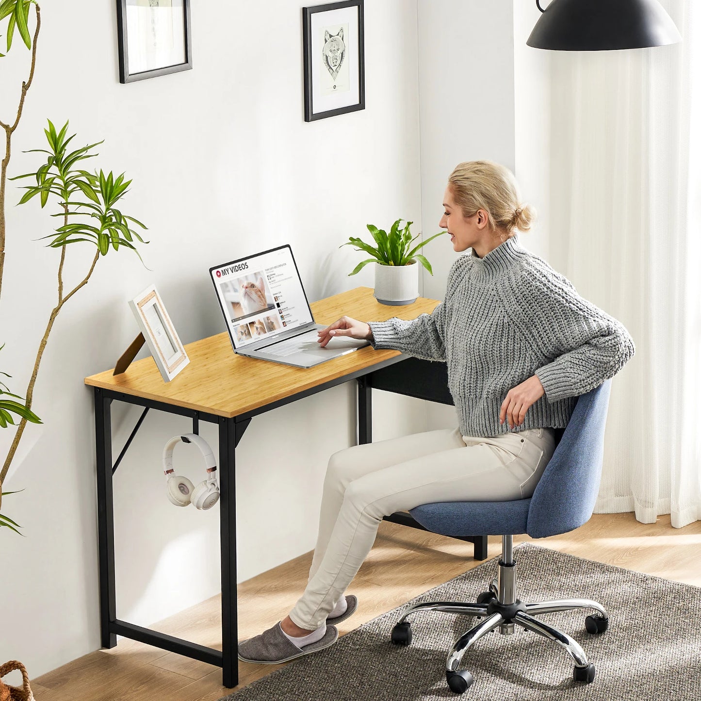 Computer Desk – Modern Compact Writing & Gaming Table with Side Bag, Headphone Hook, Easy Assembly