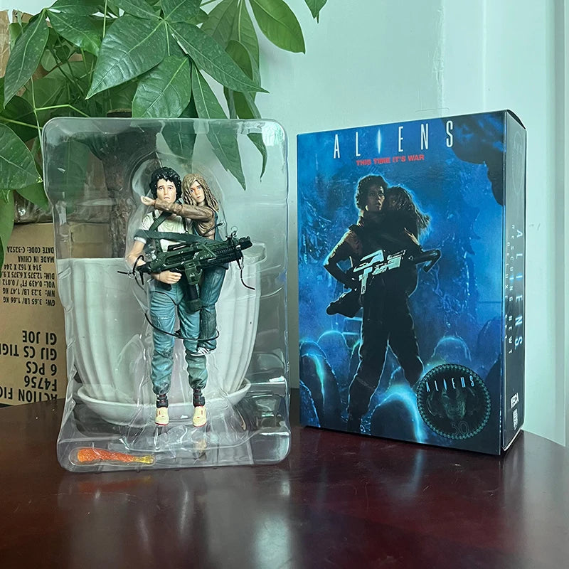 NECA Alien 2 LT Ellen Ripley & Newt Figure – Giger Xenomorph Facehugger Collectible Action Model Toy, Perfect Gift