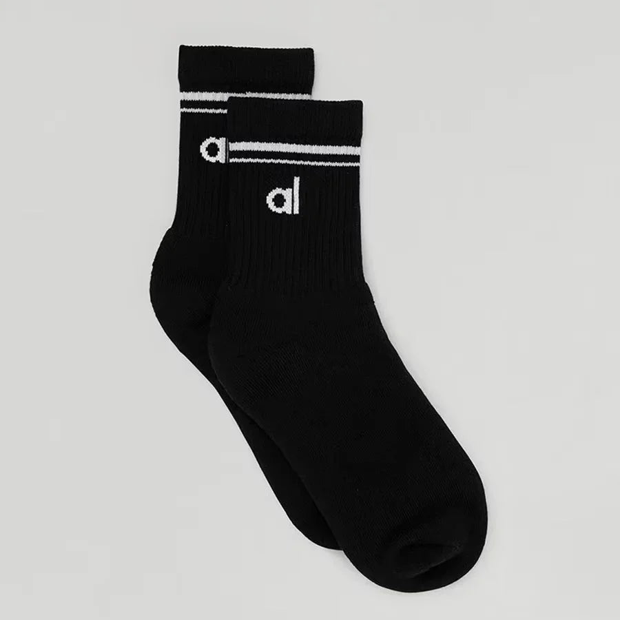A Women's Soft Cotton Yoga Socks – Mid-Tube Solid Color Casual Socks for Men & Women*