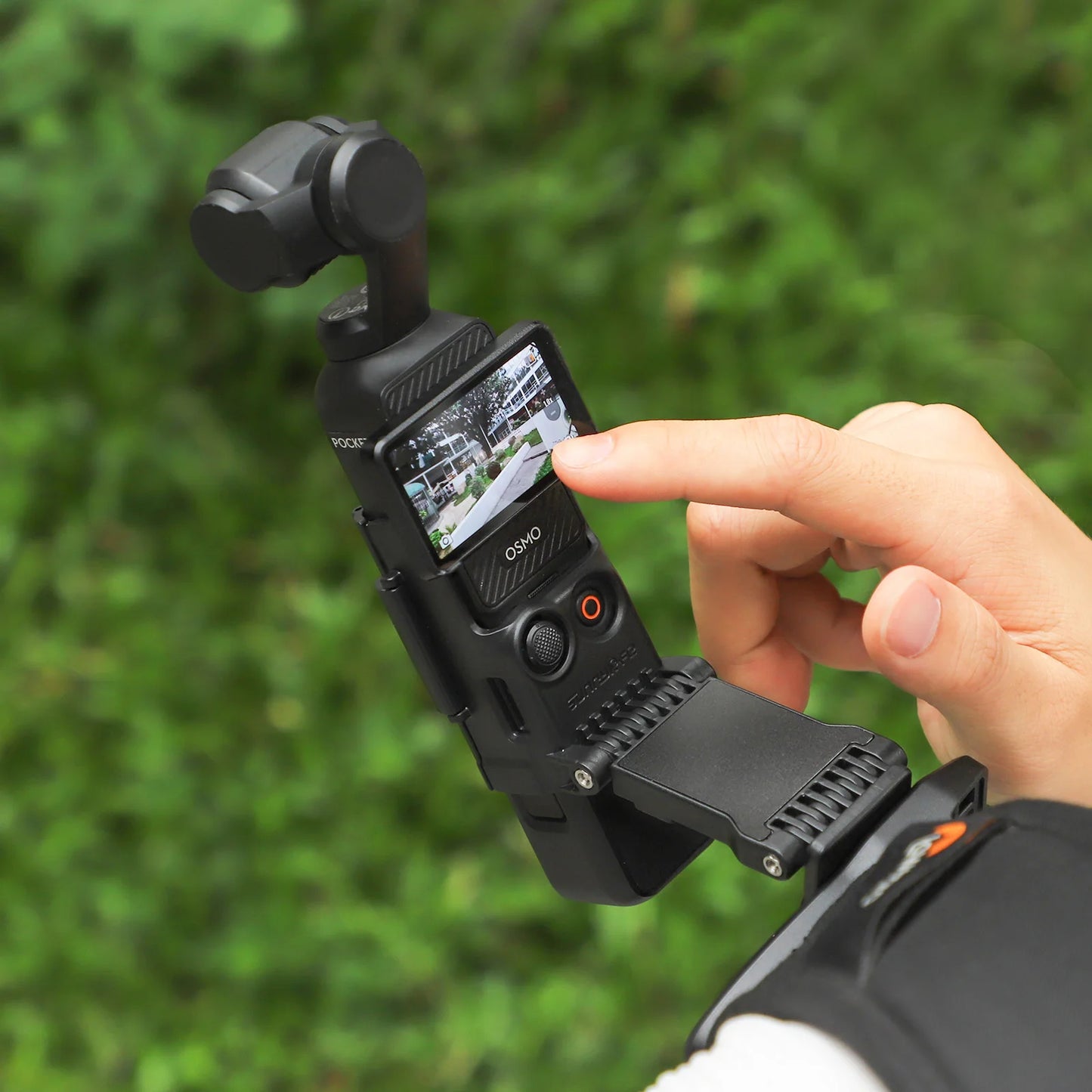 SUNNYLIFE Backpack Clip Mount for DJI Pocket 3 – Extendable Rotatable Magnetic Holder for Hands-Free Vlogging, Cycling & Travel Recording