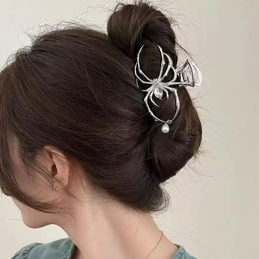 Women's Y2K Skull Spider Hair Clip - Rhinestone Pearl Alloy Claw Design for Stylish Daily Hair Accessories
