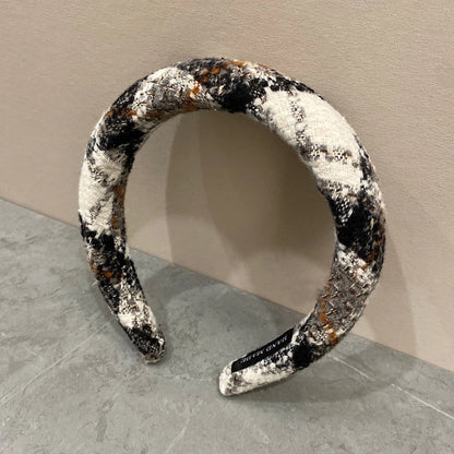 Black & White Camellia Embroidery Hairband – Woolen Weave Padded Headband for Women, French Fashion, Autumn/Winter 2023