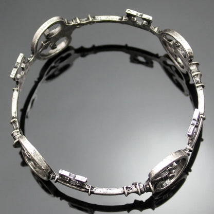 Victorian Skeleton Key Bracelet - Vintage Unisex Punk Cuff Bangle with Gothic Charm Design