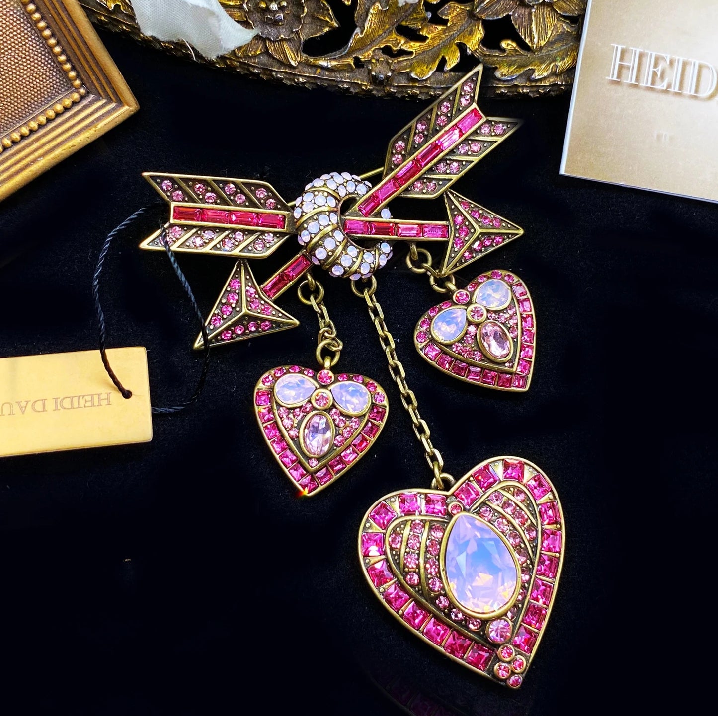 Vintage Baroque Crystal Castle Carriage Brooch – Rhinestone Clock Pin Badge for Women & Girls, Elegant Statement Jewelry