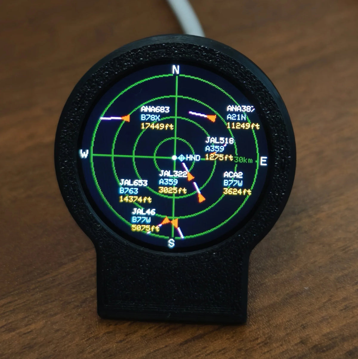 USB-C DeskRadar ADS-B Flight Tracker - Live Aircraft Tracking Gadget with Sonar Grid Display & 3D-Printed Case Decor