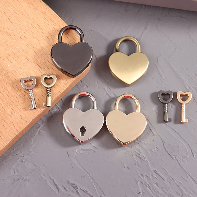 Vintage Heart-Shaped Metal Mini Padlock – Key Lock for Bags, Suitcases, and Luggage Boxes with Key