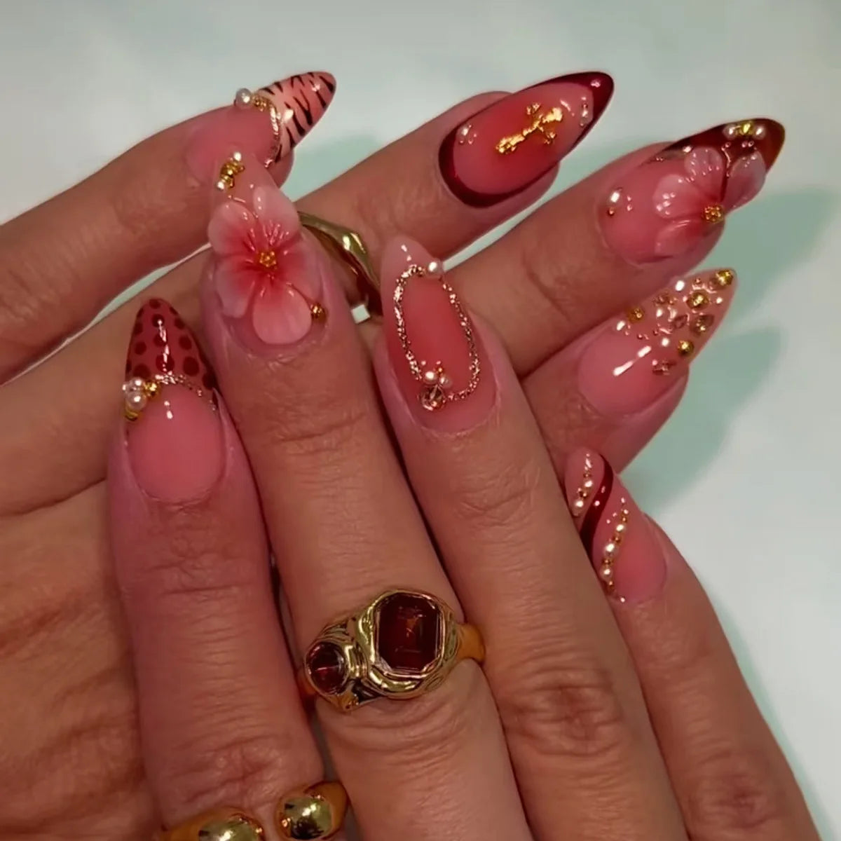 24PCS Strawberry Bow Press On Nails - Red Short Almond Pearl Starlight Floral False Nail Art Tips