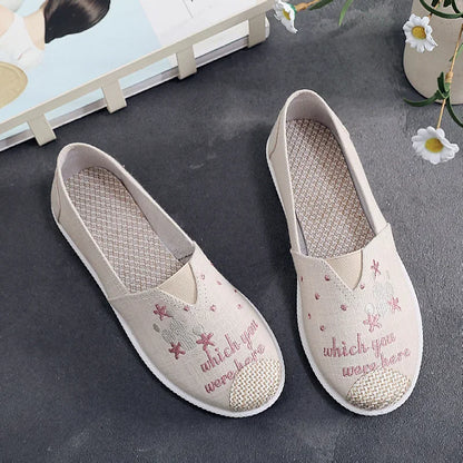 Women’s Breathable Mesh Slip-On Flats - Lightweight Casual Printed Fisherman Shoes for Everyday Fashion