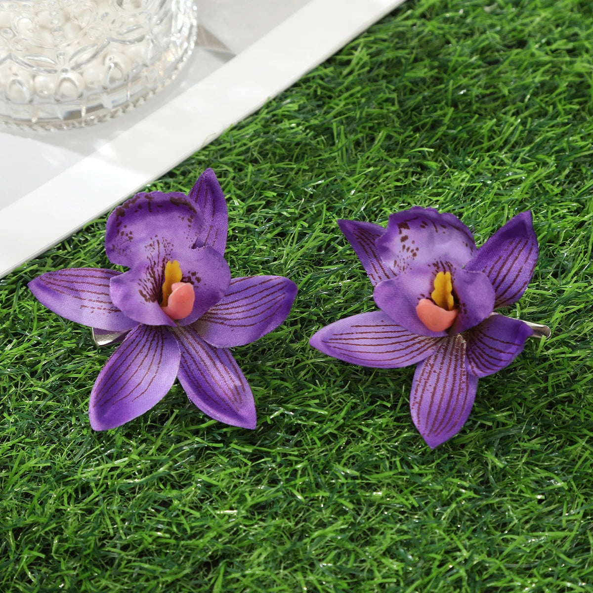 Simulated Orchid Flower Hairpins – White & Pink Hair Clips for Women, Summer Travel Seaside Fashion Headwear