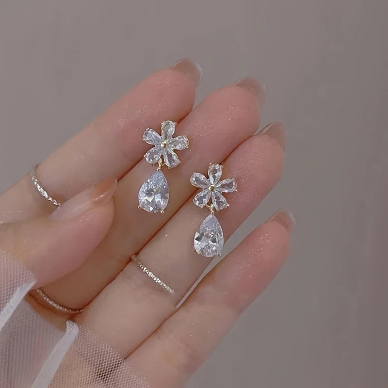 Women’s Light Luxury Zircon Stud Earrings – Flower Leaf Design with Imitation Pearl for Elegant Party & Wedding Jewelry