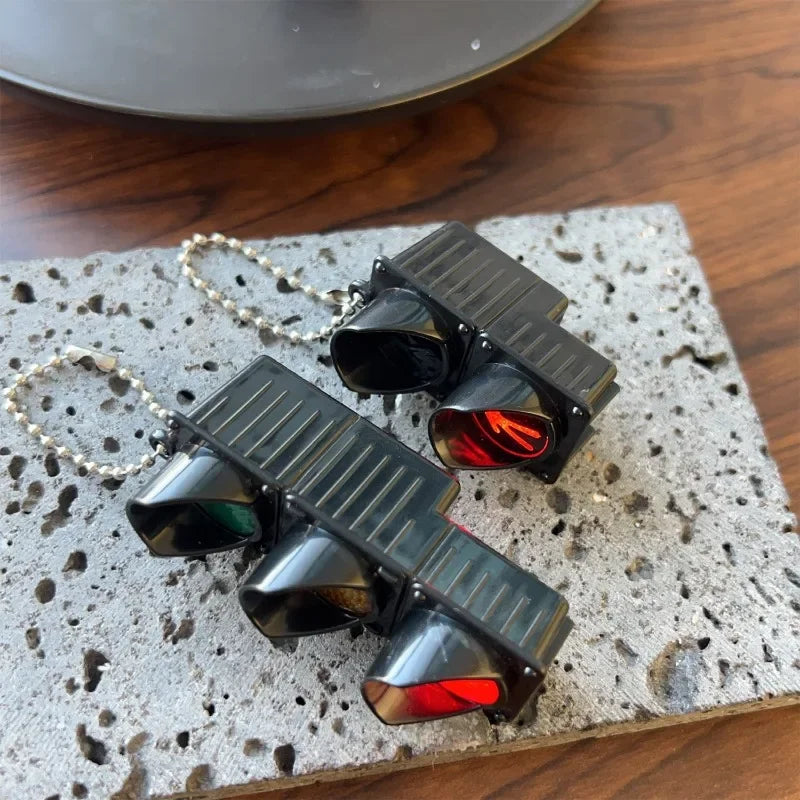 1/4Pcs Mini Simulation Electronic Traffic Light Keychain – LED Pedestrian Light Toy for Kids’ Learning & Gifts