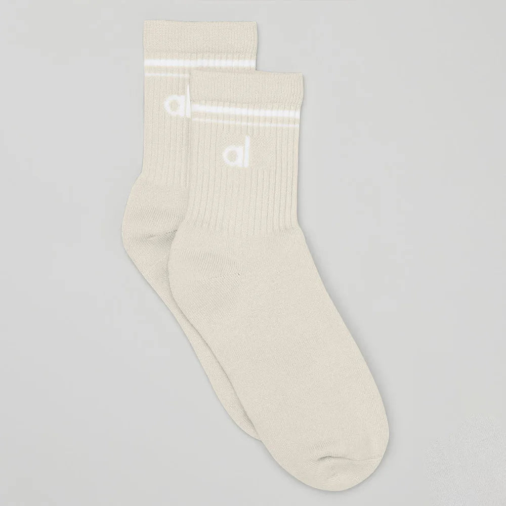 A Women's Soft Cotton Yoga Socks – Mid-Tube Solid Color Casual Socks for Men & Women*