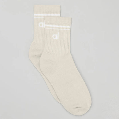 A Women's Soft Cotton Yoga Socks – Mid-Tube Solid Color Casual Socks for Men & Women*