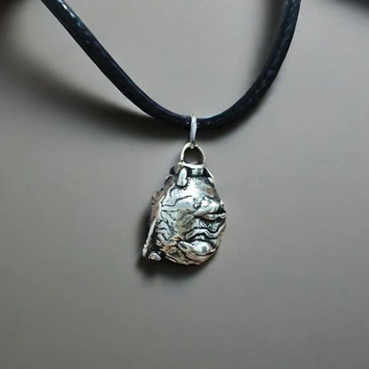 Berserk Behelit Egg of the King Necklace – Retro Griffith & Guts Copper Pendant, Anime Jewelry Cosplay Gift