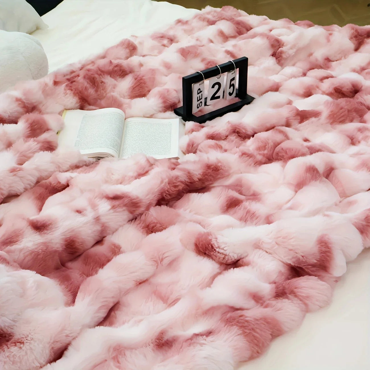 Cozy Faux Rabbit Fleece Throw Blanket – Soft Warm Plush 1pc Bed Sofa Blanket for Bedroom, Living Room & Dormitory Use