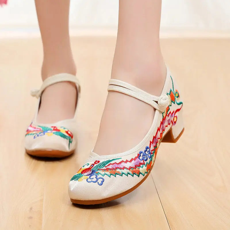 Women’s Embroidered Traditional Shoes - Vintage Chinese Hanfu Qipao Beijing Style Ethnic Dance Footwear