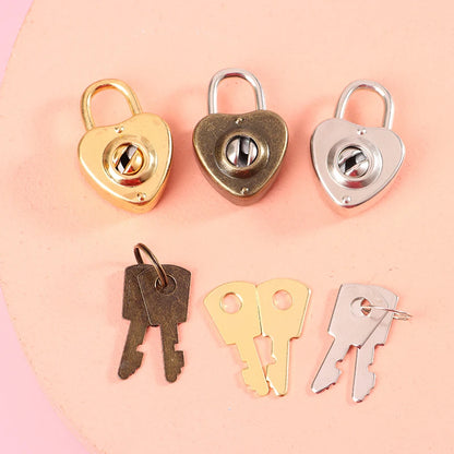 Vintage Heart-Shaped Metal Mini Padlock – Key Lock for Bags, Suitcases, and Luggage Boxes with Key