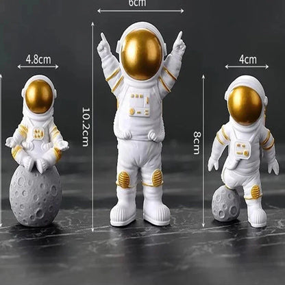 4-Piece Astronaut Figurine Set – Spaceman Statue Sculpture Educational Toy & Desktop Home Decoration Gift for Kids
