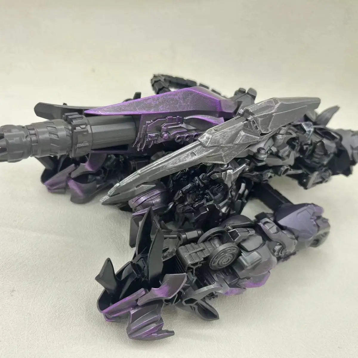 Baiwei Shockwave Transformation Toys – Sentinel Prime TW1024, Ironhide TW1026 & Bumblebee TW1025 Robot Figures TW1028/TW1030