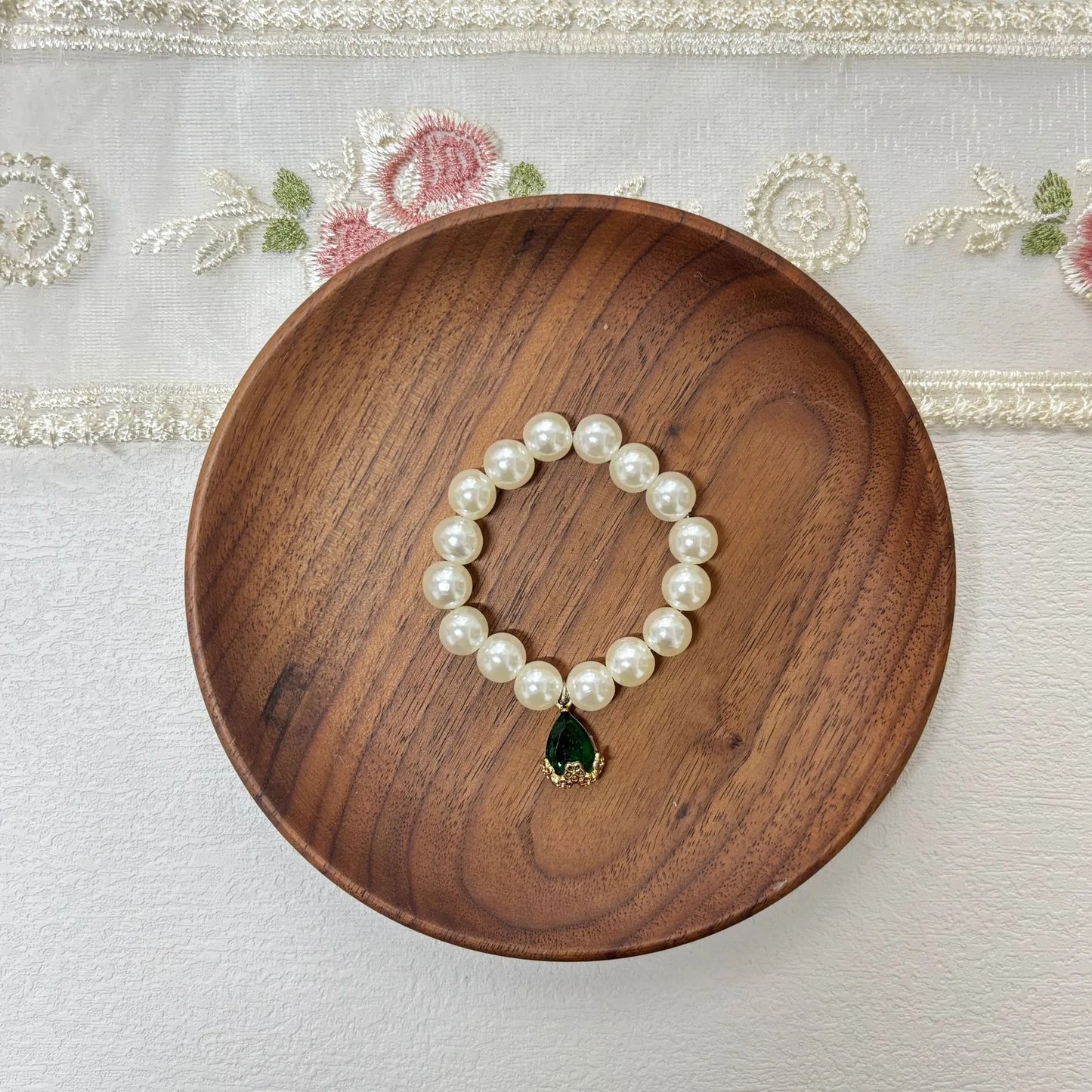 17cm Labubu Macaron Sitting Party Ornament — DIY Cute Plush Pendant with Pearl Necklace & Alloy Chain Accessory