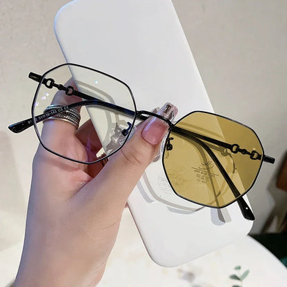 Women's Smart Photochromic Prescription Glasses – Color-Changing Outdoor Sunglasses for Myopia