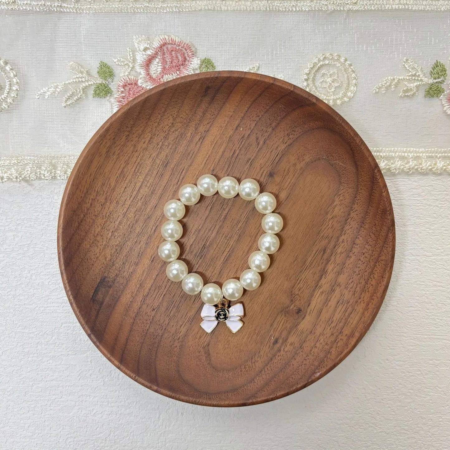 17cm Labubu Macaron Sitting Party Ornament — DIY Cute Plush Pendant with Pearl Necklace & Alloy Chain Accessory