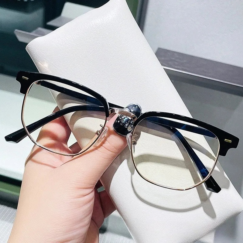Vintage Photochromic Anti-Radiation Eyeglasses for Men & Women – Fashion Eyebrow Frame Glasses