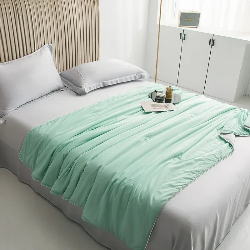 High-Quality Cooling Blanket – Smooth Air-Conditioning Comforter, Lightweight Summer Quilt with Double-Sided Cooling Fabric
