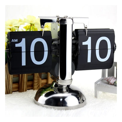 Small Retro Flip Clock – Stainless Steel Gear-Operated Table Clock, Black/White Quartz Design