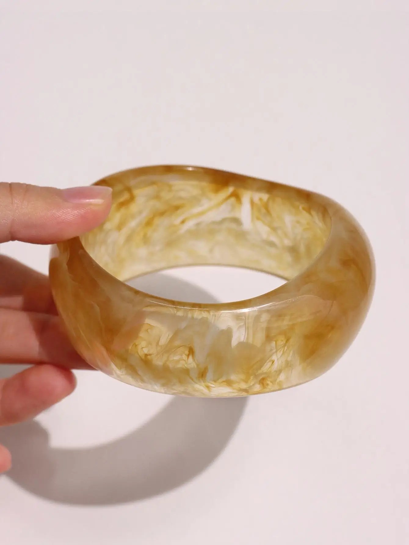 Creative Retro Geometric Chunky Brown Resin Bracelet – Autumn Winter Sweater Bangle for Women 2025