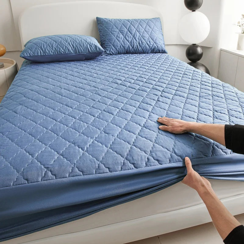 Quilted Waterproof Mattress Protector - Thick Fitted Bed Cover Pad for Queen & King Size Mattresses