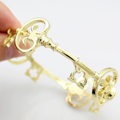 Victorian Skeleton Key Bracelet - Vintage Unisex Punk Cuff Bangle with Gothic Charm Design