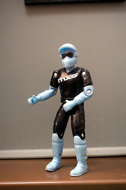 3.75-Inch Male Soldier Motorcycle Driver Figure – 1:18 Scale Off-Road Racer Collectible Model & Static Ornament