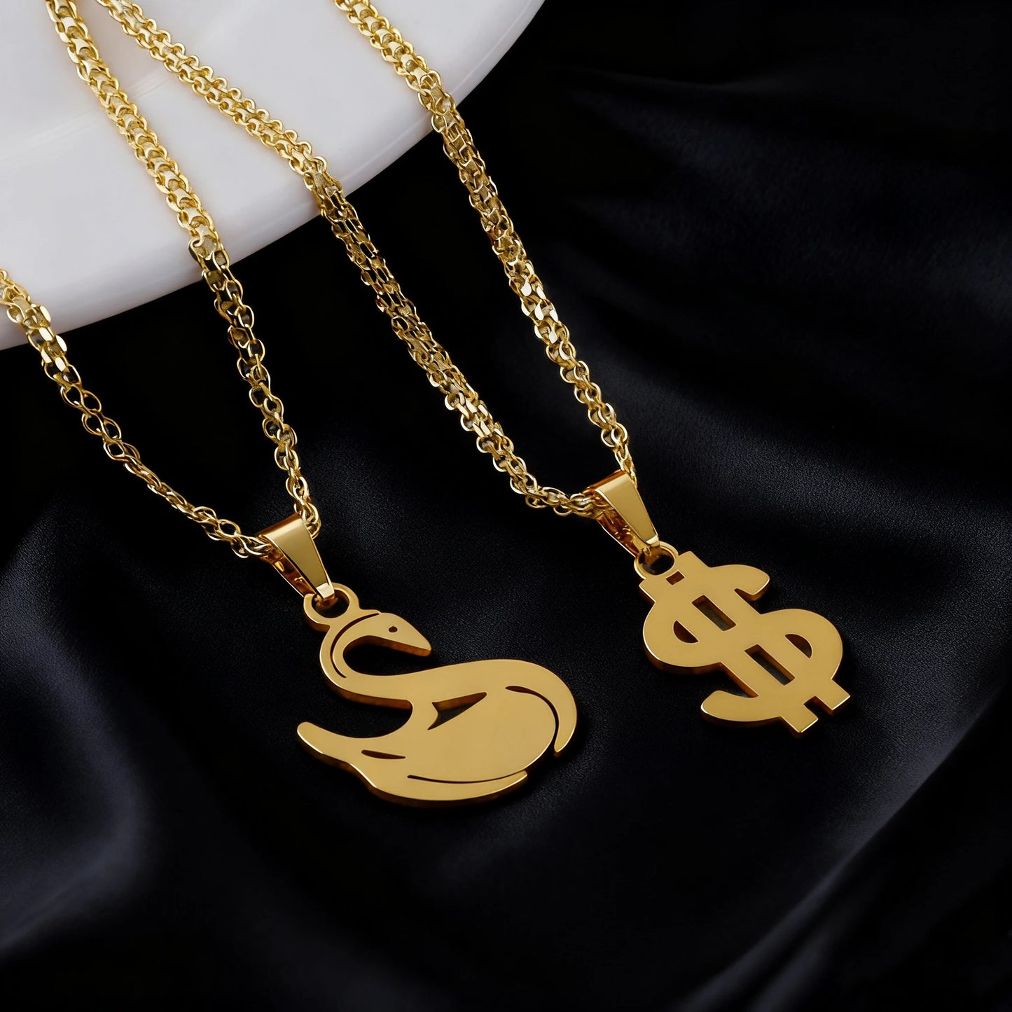 Luxury Gold Stainless Steel Letter Necklace – Minimalist Women’s Jewelry for Daily Wear & Gift