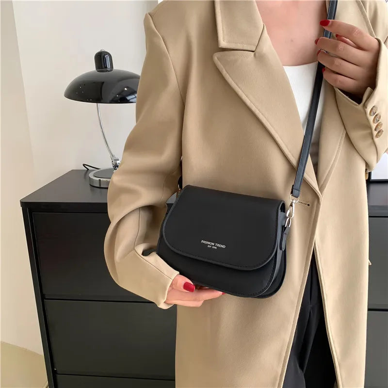 Women's Crossbody Bag – Solid Color Fashionable Retro Flipped Design, Casual and Simple Style