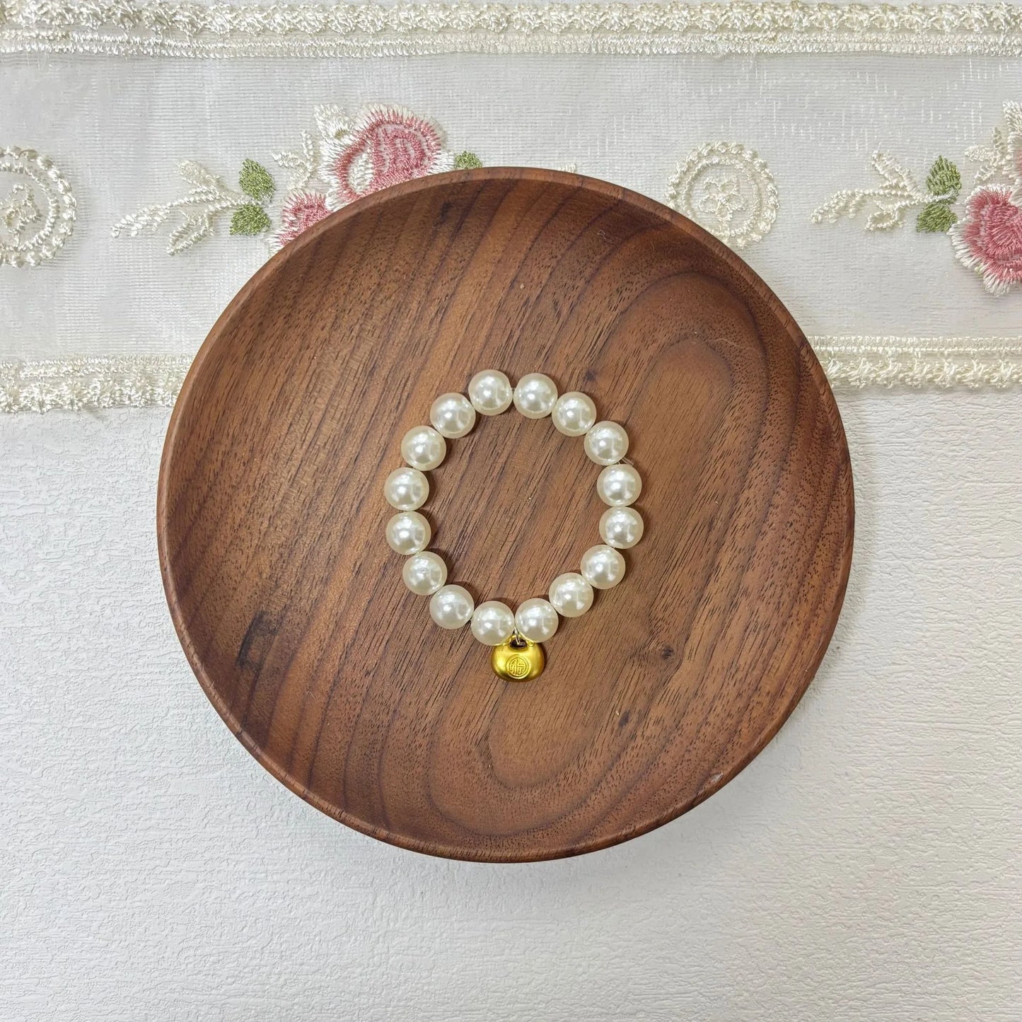 17cm Labubu Macaron Sitting Party Ornament — DIY Cute Plush Pendant with Pearl Necklace & Alloy Chain Accessory