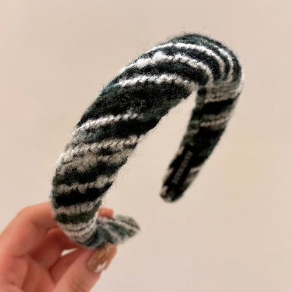 Black & White Camellia Embroidery Hairband – Woolen Weave Padded Headband for Women, French Fashion, Autumn/Winter 2023