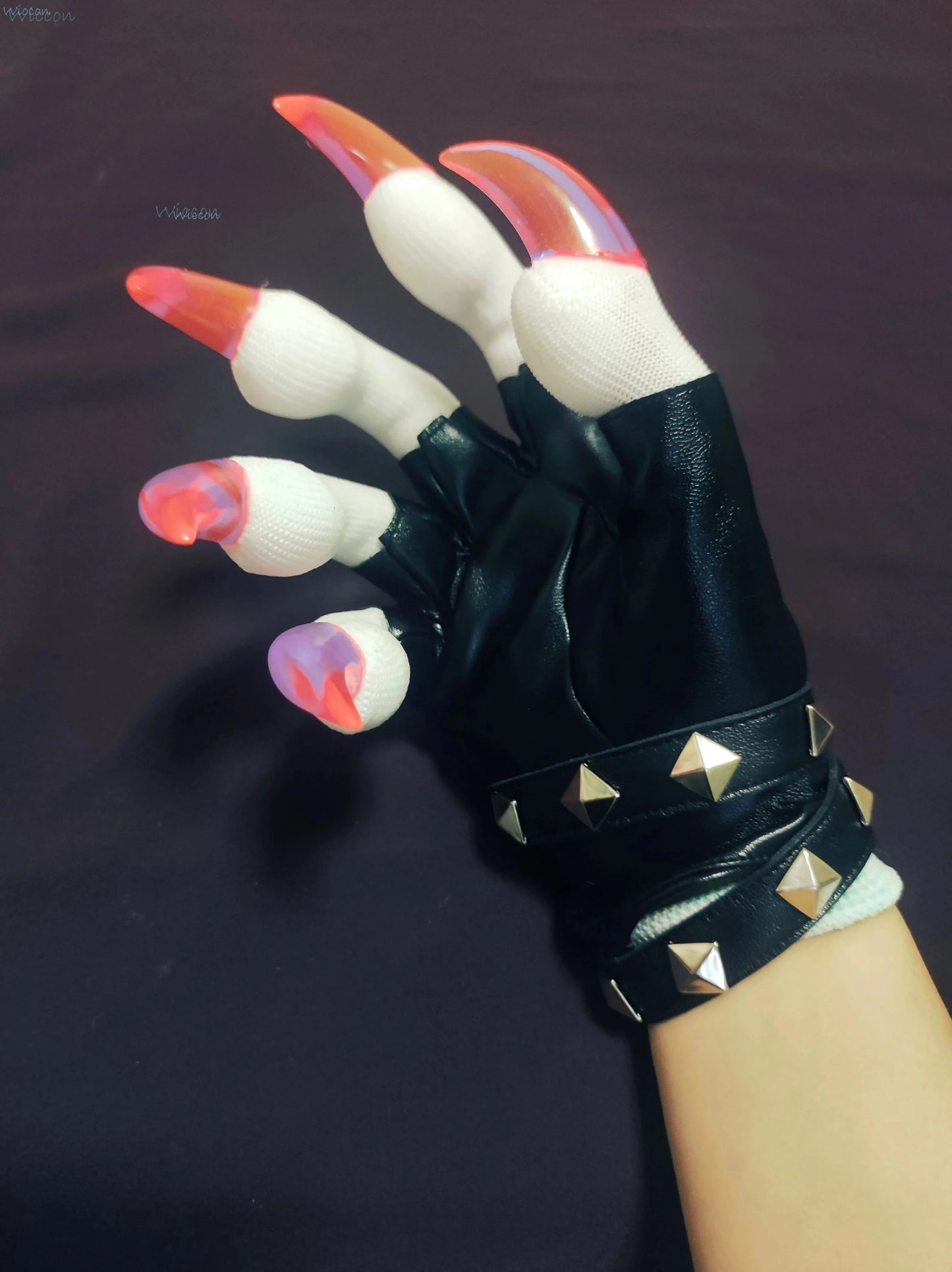 Kigurumi Furry Claw Gloves — Plush Fursuit Paws for Cosplay Unisex Handwear (Black/White/Multicolor)