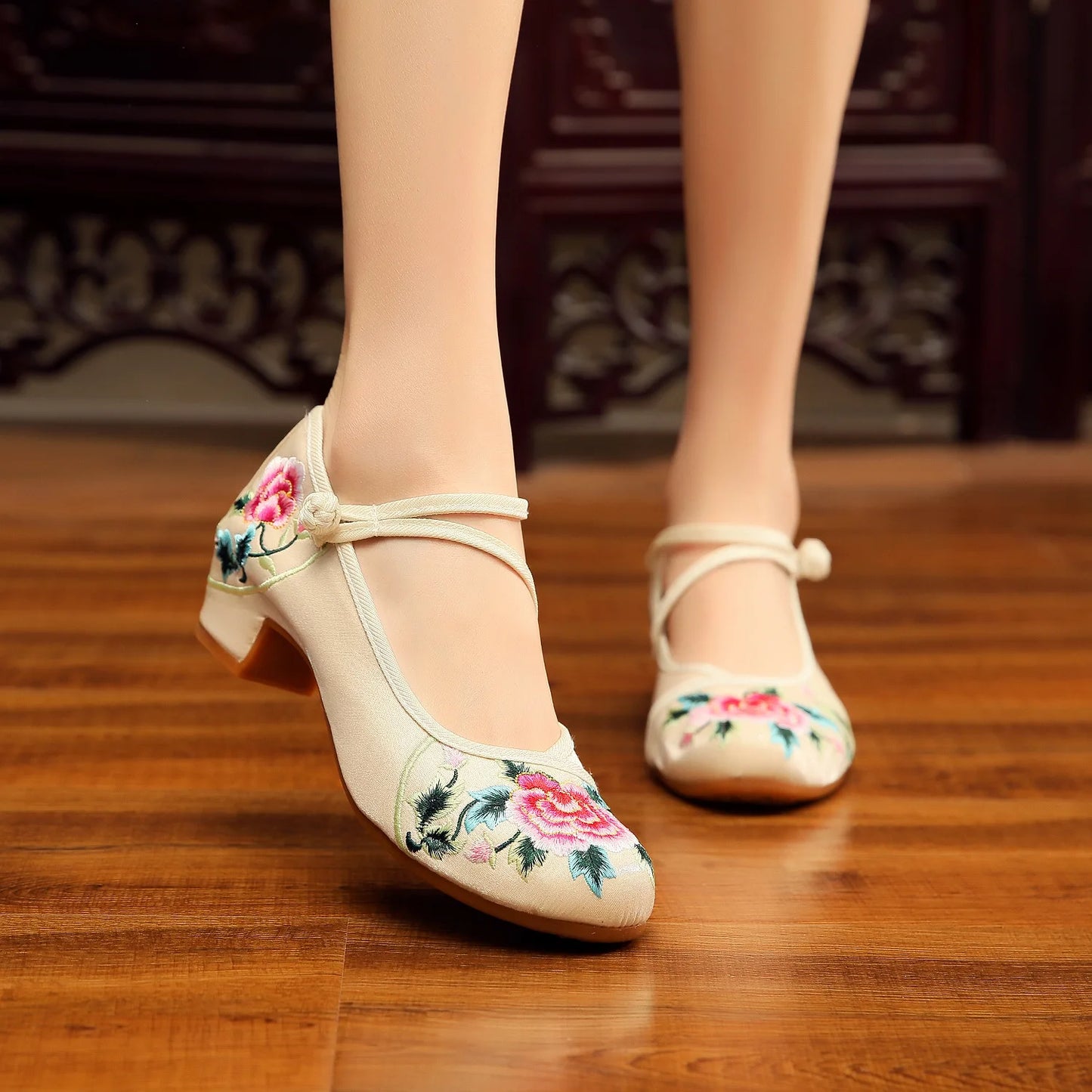 Women’s Embroidered Traditional Shoes - Vintage Chinese Hanfu Qipao Beijing Style Ethnic Dance Footwear