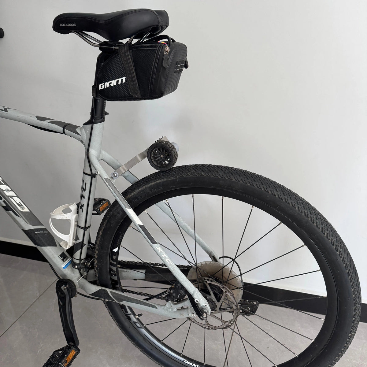 Bicycle Generator 5V 3A USB Charger - Portable Power Generator for Mobile Phones, Lights and Power Banks