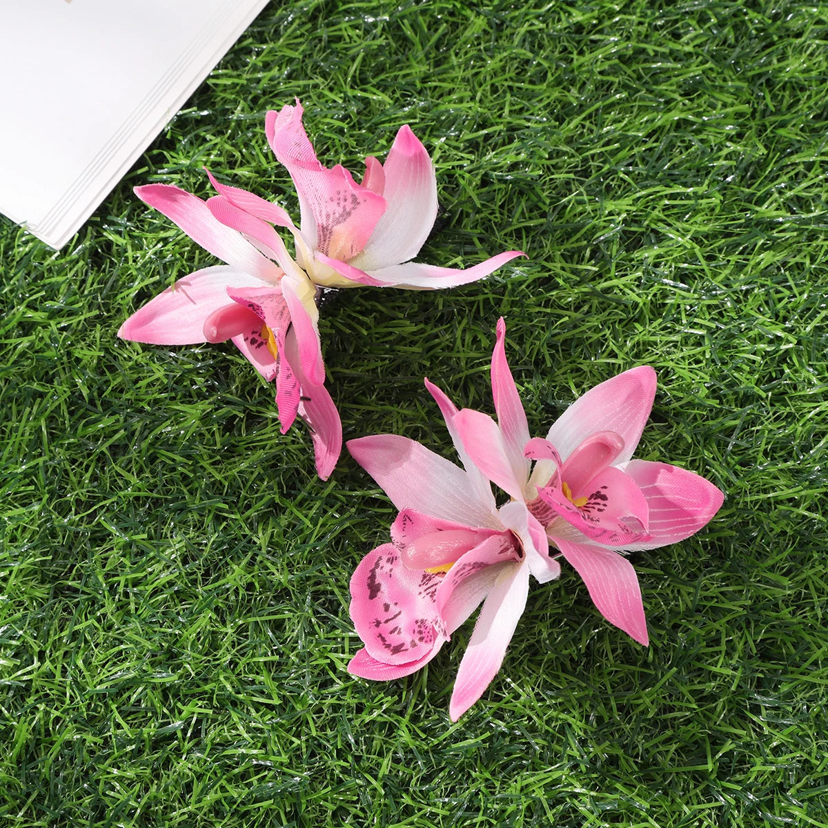 Simulated Orchid Flower Hairpins – White & Pink Hair Clips for Women, Summer Travel Seaside Fashion Headwear