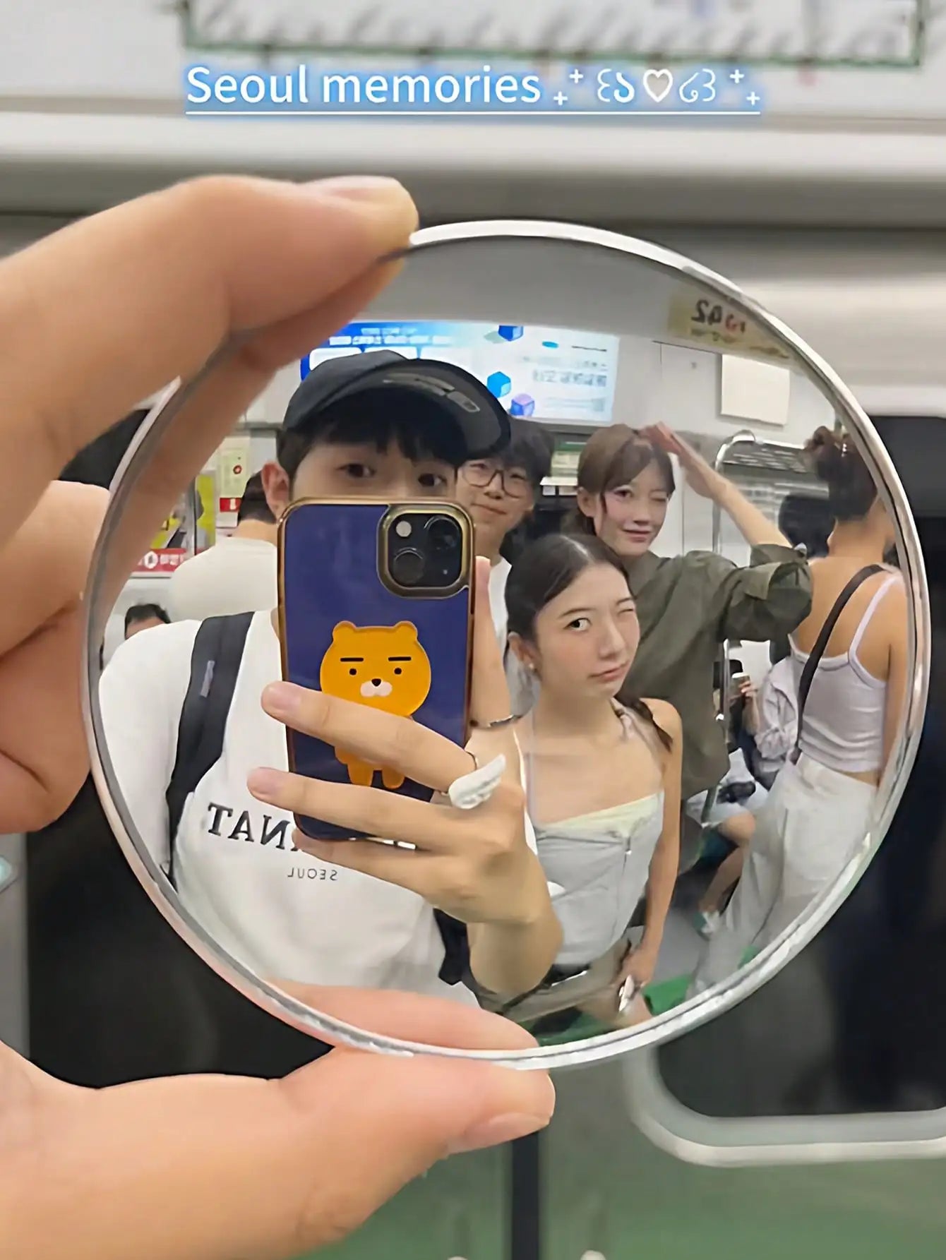 Portable Mini Travel Round Mirror Wide-Angle Reflective Spherical Mirror for Photos & Selfies
