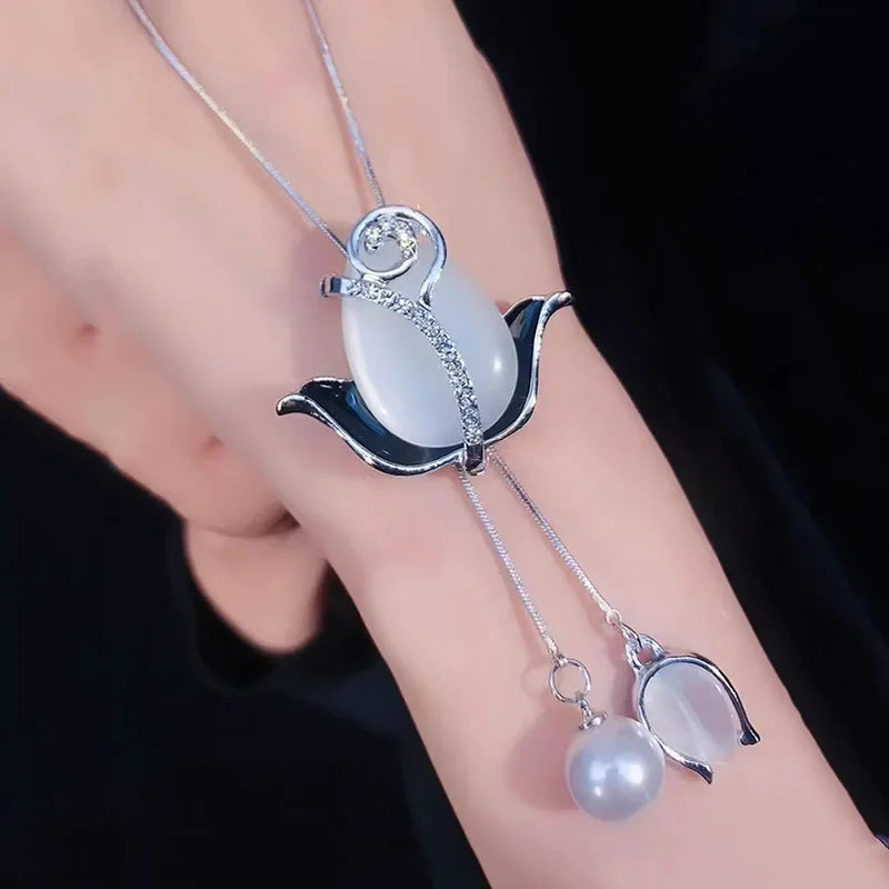 Opal Tulip Long Sweater Necklace – Elegant Floral Pendant Chain for Women Autumn Winter Fashion Accessories